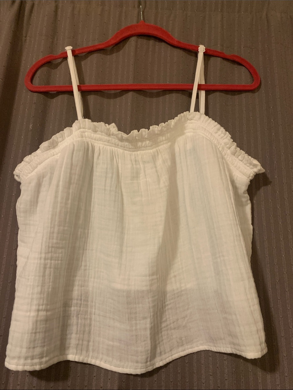 Old Navy White Gauze Ruffle-Edge Camisole.  Size Large.